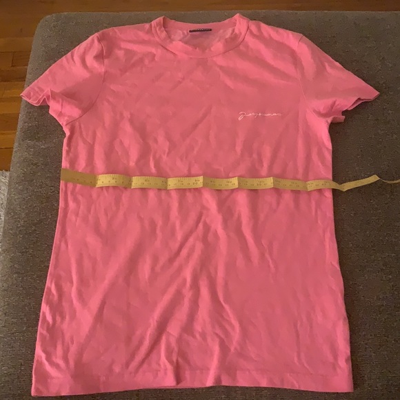 Embroidered logo t-shirt
- Fitted shape
- Ribbed crew neck
- Logo on the chest - Picture 10 of 14